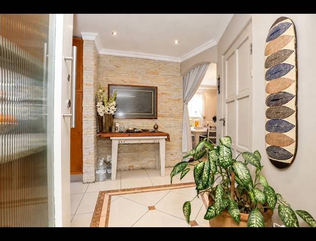 2 BEDROOM APARTMENT FOR SALE IN MUSGRAVE